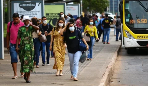 Covid-19: infectologistas defendem volta das máscaras e mais vacinação