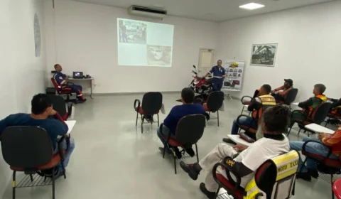 Capacitação: mototaxistas de Manaus participam de curso de pilotagem defensiva