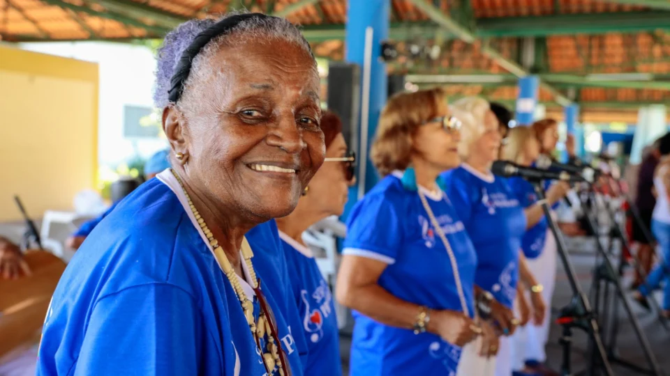 Expectativa de vida do brasileiro aumenta para 77 anos, diz IBGE