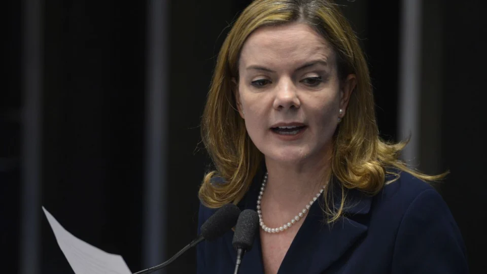 ‘Responderá na Justiça’, diz Gleice sobre convocar atiradores para posse de Lula