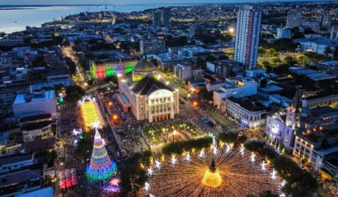 Teatro Amazonas: Largo de São Sebastião recebe decoração de Natal em Manaus