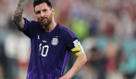 Lewandowski é ofuscado por Messi no duelo entre melhores do mundo na Copa