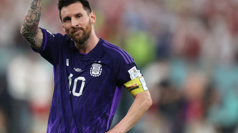 Lewandowski é ofuscado por Messi no duelo entre melhores do mundo na Copa