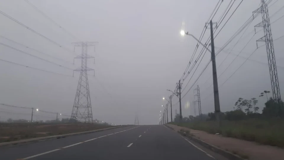 Neblina encobre Manaus na manhã desta sexta-feira