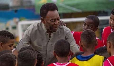 Ex-jogador Pelé é internado em hospital de SP e situação preocupa médicos