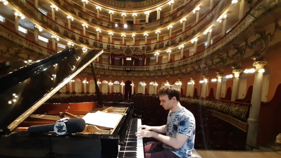 Pianista francês Jonathan Fournel se apresenta nesta quinta no Teatro Amazonas