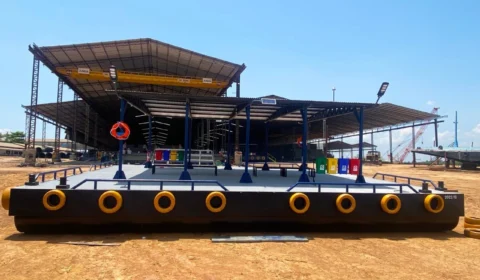 Justiça é acionada para dar destino final em flutuantes em Manaus