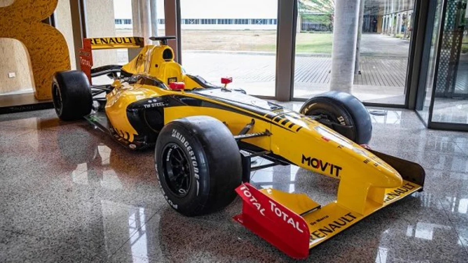 Exposição ’50 anos de GP no Brasil’ traz Renault usado em 2010 na Fórmula 1
