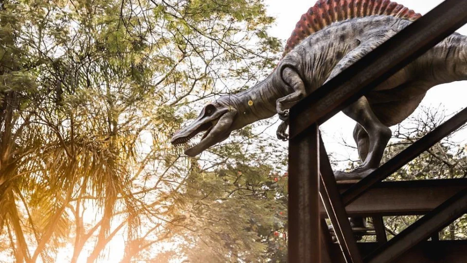 Réplicas de dinossauros e diversão: conheça o Parque temático Terra dos Dinos