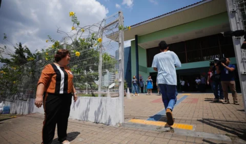 Primeiro dia de provas do vestibular da UEA registra quase 7 mil faltosos