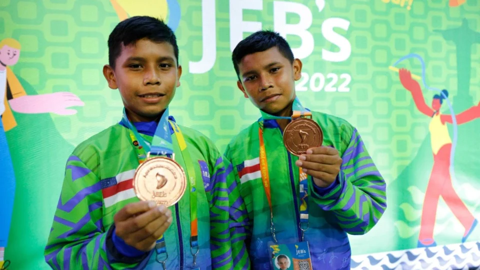 Gêmeos amazonenses faturam bronze no vôlei de praia nos Jogos Escolares no Rio