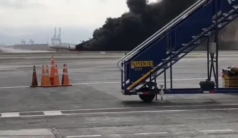 Momentos antes de decolar, avião bate em caminhão e pega fogo no Peru