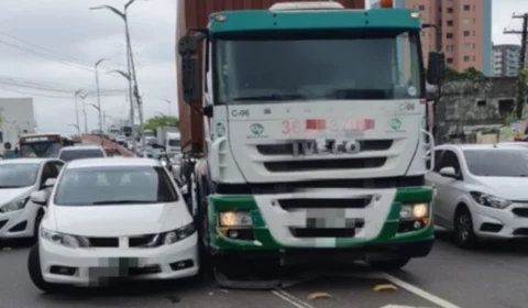 Novo acidente deixa trânsito lento na avenida Ephigênio Sales, em Manaus