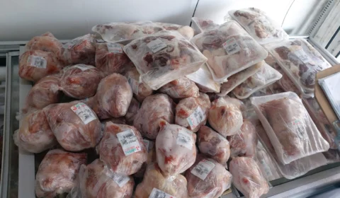Polícia apreende 500 kg de alimentos impróprios para consumo em Manaus