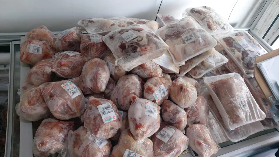 Polícia apreende 500 kg de alimentos impróprios para consumo em Manaus