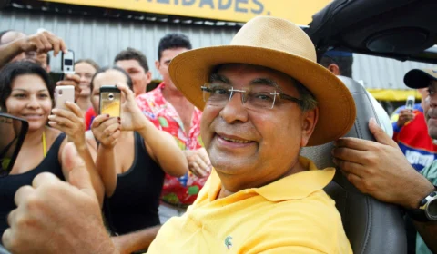 Amazonino melhora e deixa UTI do Sírio-Libanês, em São Paulo