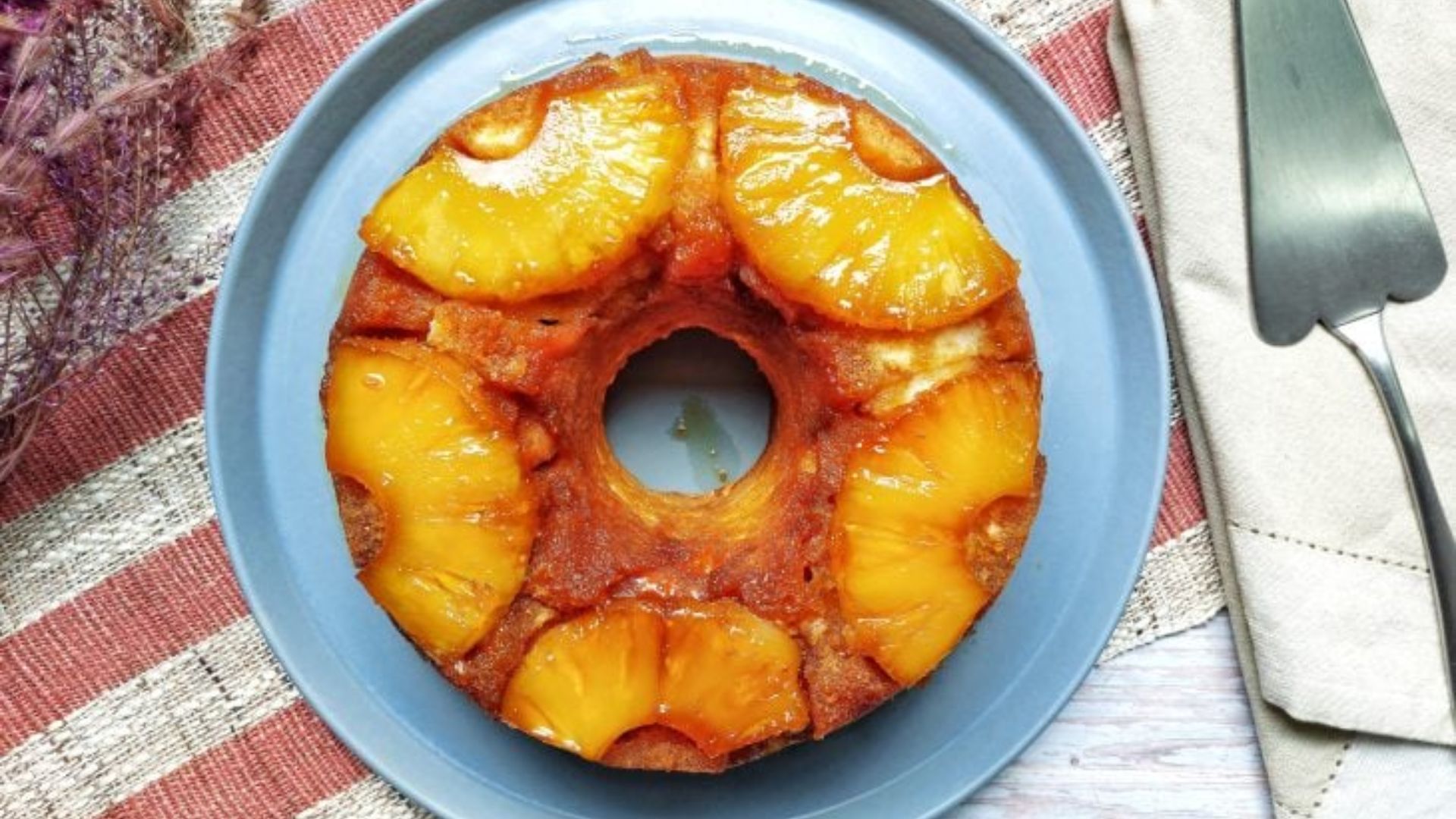 Sirva o bolo em lanche ou como sobremesa