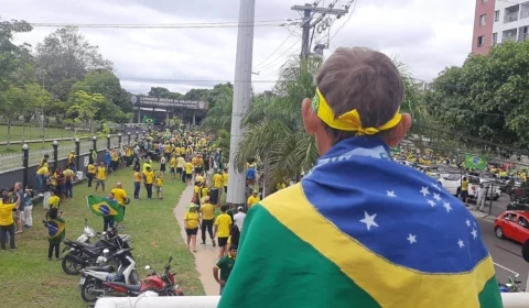 Bolsonaristas fazem manifestação em frente ao Comando Militar em Manaus