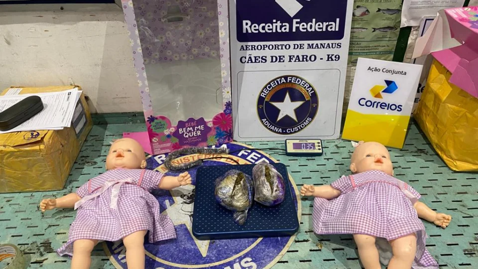 Receita federal apreende drogas escondidas em bonecas nos correios em Manaus