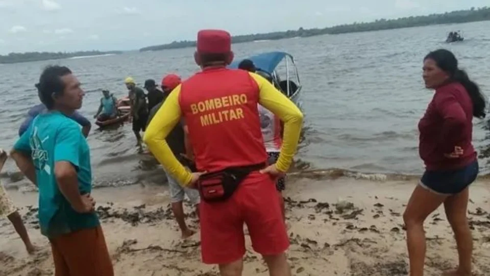 Em Parintins, pai e filho morrem após canoa afundar no rio Uaicurapá, no AM