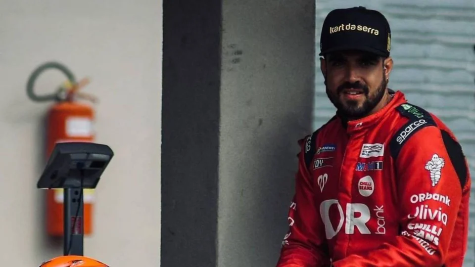 Caio Castro sofre acidente durante prova de corrida, em São Paulo