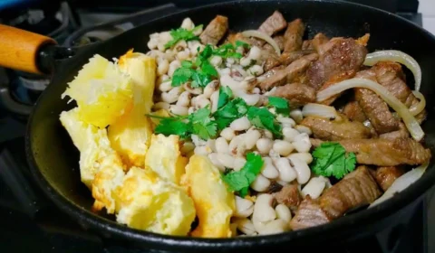 Receita Fácil: aprenda a fazer carne de sol acebolada na manteiga de garrafa