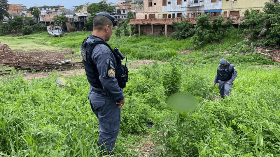 Homem é assassinado a tiros em área de mata no Centro, Zona Sul de Manaus