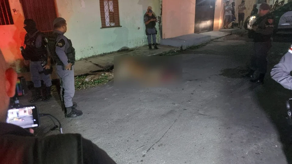 Corpo com sinais de tortura é jogado de carro na Zona Leste de Manaus
