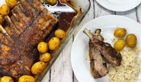 Receita Fácil: aprenda a fazer costelinha de porco caramelizada no forno