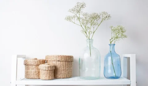 Decoração com garrafas: veja 5 formas de usar o item e tornar sua casa elegante