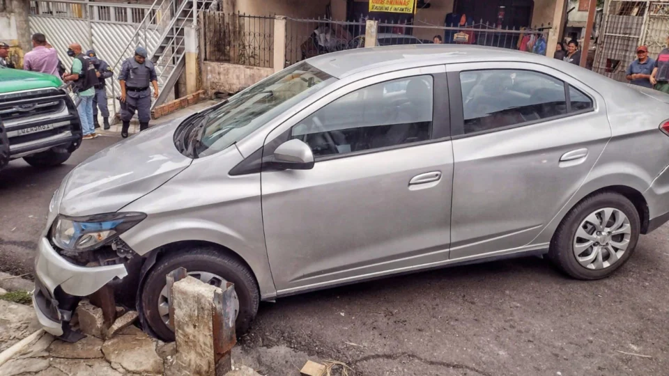Dois homens são baleados em carro na Zona Sul de Manaus; um morreu