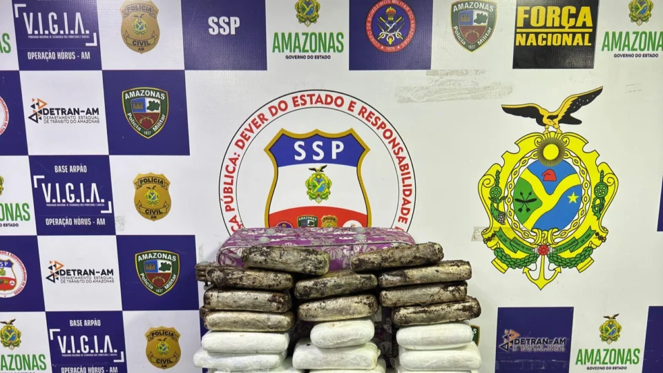 Dupla é presa com 27 kg de droga em embarcação de Japurá, no AM