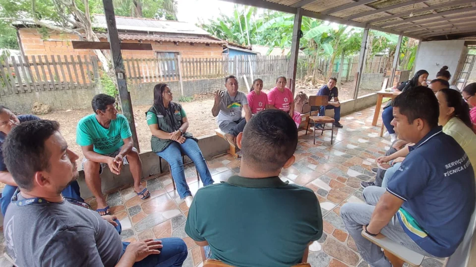 Idam oferta atendimento sobre crédito rural em comunidade de Parintins-AM