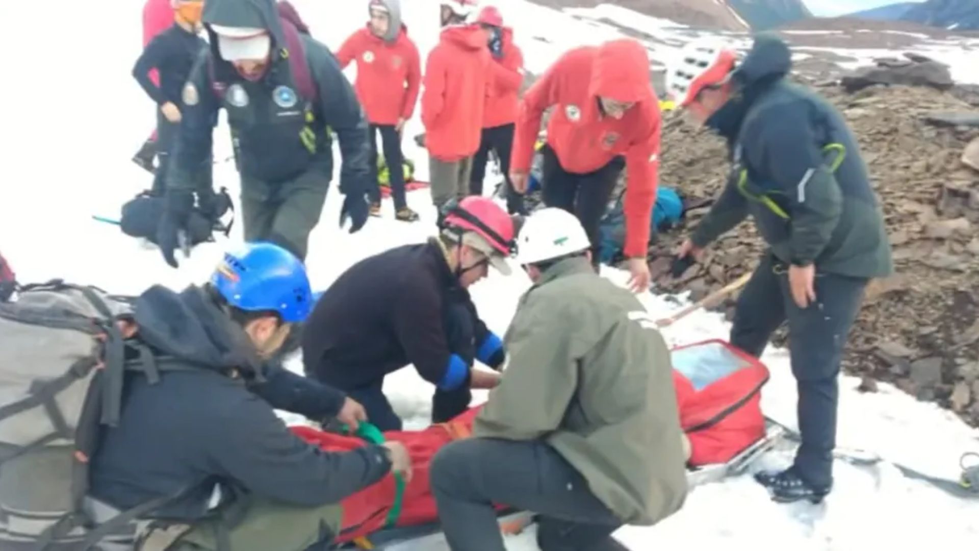 Bloco de gelo causou traumatismo na cabeça - Foto: Reprodução/Gendarmería Nacional