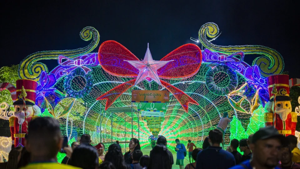 ‘Túnel de Natal’ é interditado na Ponta Negra em Manaus nesta sexta, 25