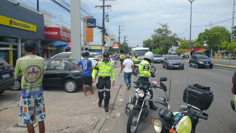 40 motoristas são autuados por estacionamento proibido na Zona Norte de Manaus