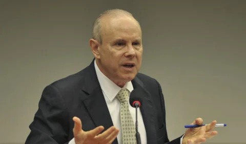 Guido Mantega deixa equipe de transição e cita condenação do TCU