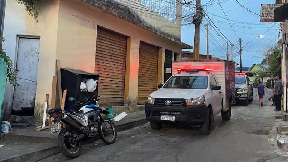VÍDEO: homem é morto a tiros na frente dos primos na Zona Centro-Sul de Manaus