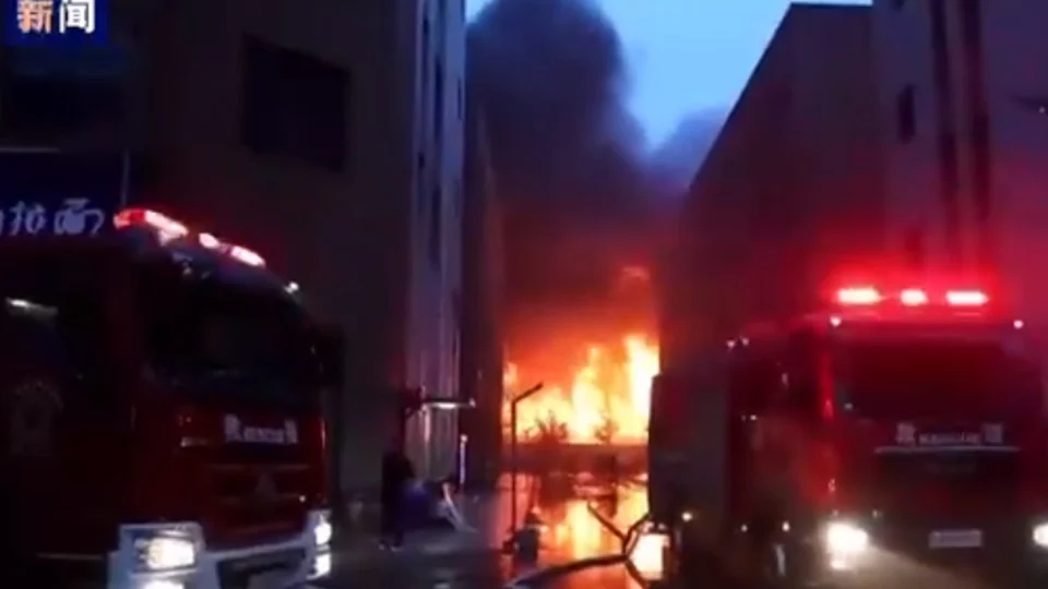 Incêndio em fábrica da China provoca morte de mais de 30 pessoas