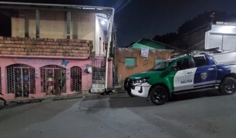 Jovem é executado a tiros após ter casa invadida por homens armados em Manaus