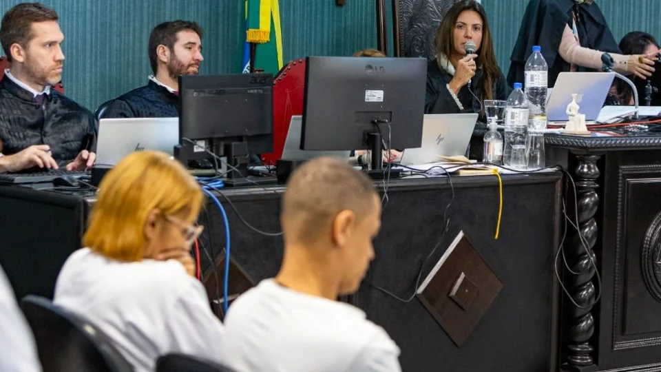 Julgamento Flordelis: ré é acusada por três testemunhas pela morte de pastor