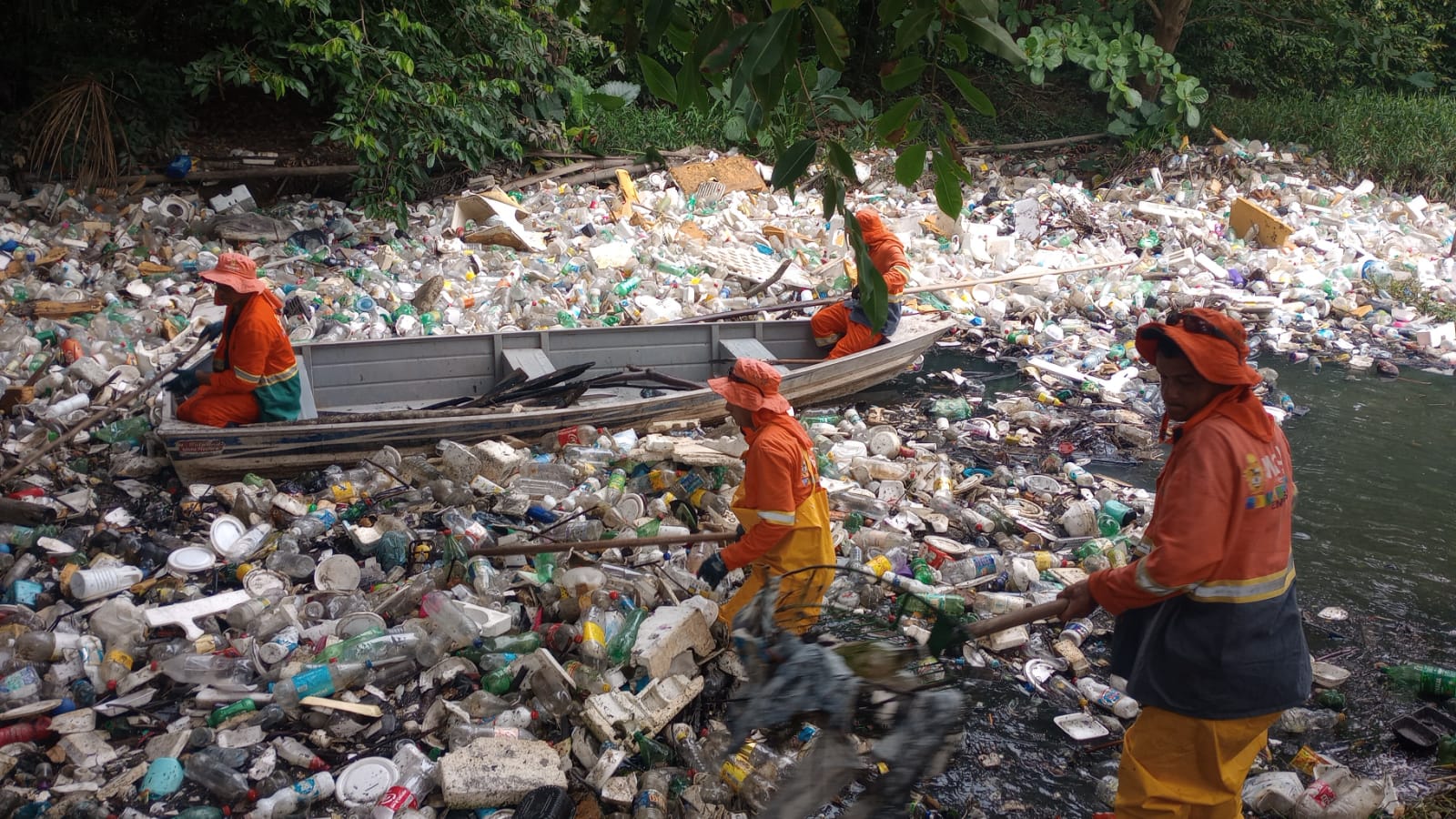 Limpeza de igarapés ocorre diariamente, segundo Semulsp - Foto: Valdo Leão/Semulsp