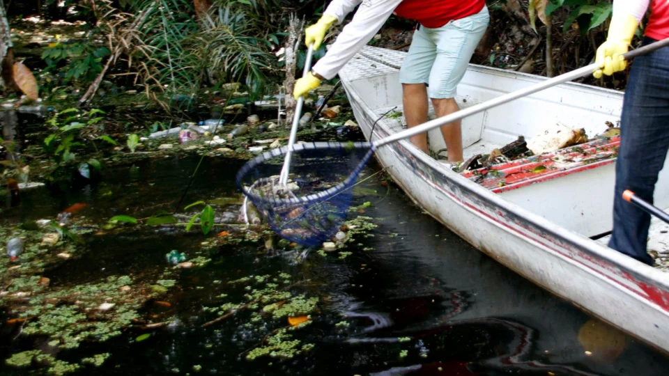 Projeto realiza neste sábado, 26, limpeza do igarapé do Gigante, em Manaus