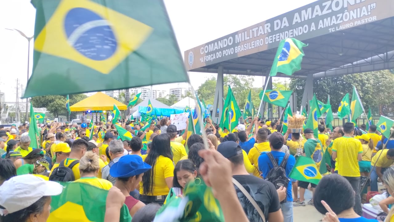 Manifestantes reunidos em frente ao CMA, unidade das Forças Armadas em Manaus - Foto: Divulgação