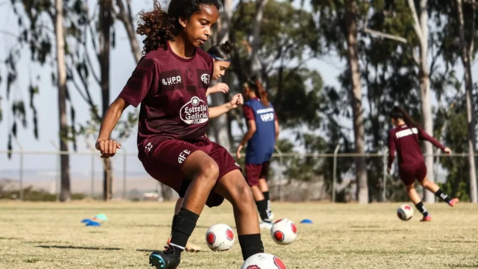 Atleta de 15 anos morre após mal súbito em treino de futebol em Araraquara nesta sexta