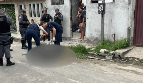 Homem morre após ter faca cravada no peito e remover arma do corpo em Manaus