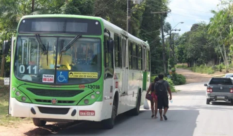 Homens assaltam ônibus 011 com arma de choque e fogo na Zona Oeste de Manaus