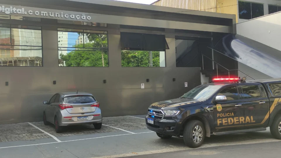 Polícia Federal faz operação contra ex-esposa de ex-vice-governador do AM e empresa de comunicação, em Manaus