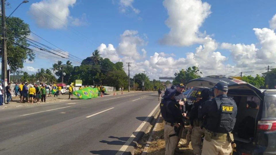 PRF registra 11 rodovias federais com pontos interditados nesta sexta, 4