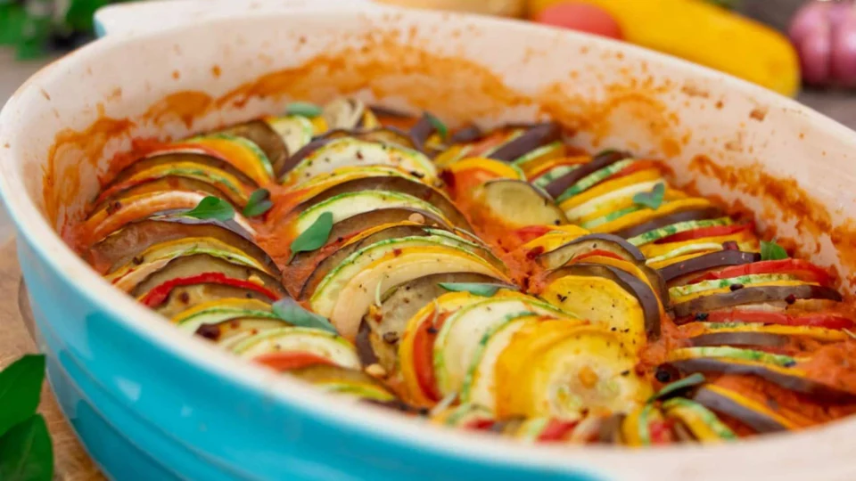Do Brasil ao Catar: aprenda a fazer ratatouille de forno simples em 90 min